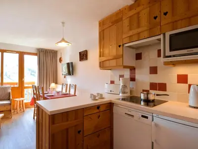 Cuisine ou kitchenette dans l'établissement Appartement confort rénové 5 pers au pied des pistes avec WIFI et animaux admis - FR-1-181-2085