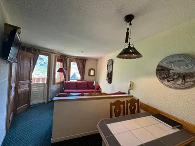 Un ou plusieurs lits dans un hébergement de l'établissement Appartement 2 pièces au pied des pistes avec balcon - FR-1-181-2089