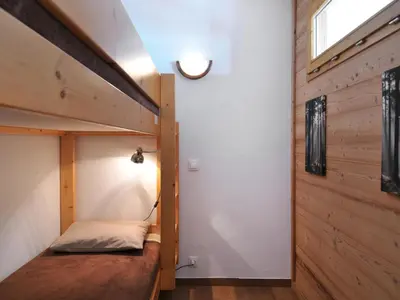 Un ou plusieurs lits dans un hébergement de l'établissement Studio rénové au pied des pistes, balcon, pour 4 personnes - FR-1-181-2097