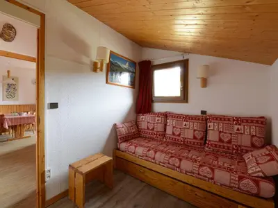 Coin salon dans l'établissement Appartement confortable accès pistes - Animaux bienvenus - WIFI gratuit - FR-1-181-2098