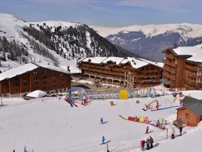 L'établissement Appartement skis aux pieds pour 6 pers avec balcon - FR-1-181-2139 en hiver