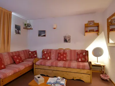 Coin salon dans l'établissement 2 pièces confortable près des pistes, balcon, WIFI - FR-1-181-2146