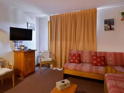 Télévision ou salle de divertissement dans l'établissement 2 pièces confortable près des pistes, balcon, WIFI - FR-1-181-2146
