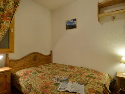 Un ou plusieurs lits dans un hébergement de l'établissement 2 pièces confortable près des pistes, balcon, WIFI - FR-1-181-2146
