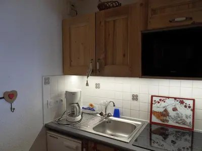 Cuisine ou kitchenette dans l'établissement 2 pièces confortable près des pistes, balcon, WIFI - FR-1-181-2146