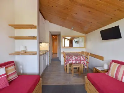 Cuisine ou kitchenette dans l'établissement Appartement fonctionnel de 2 pièces avec balcon et casier à ski - FR-1-181-2155