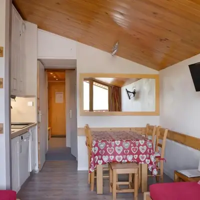 Appartement fonctionnel de 2 pièces avec balcon et casier à ski - FR-1-181-2155