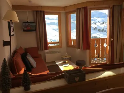 Coin salon dans l'établissement Appartement cosy skis aux pieds, animaux admis - FR-1-181-2157
