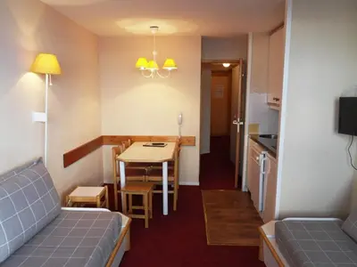 Télévision ou salle de divertissement dans l'établissement Appartement fonctionnel 2 pièces au pied des pistes, animaux admis - FR-1-181-2153