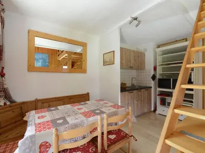 Cuisine ou kitchenette dans l'établissement Appartement spacieux 5 pers · Skis aux pieds · Balcon vue pistes - FR-1-181-2180