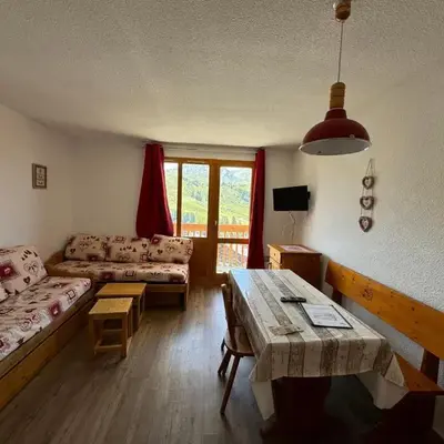 Appartement confortable et lumineux près des pistes avec balcon