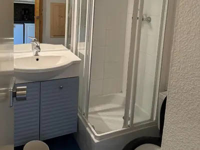 Salle de bains dans l'établissement Studio skis aux pieds avec animaux admis - FR-1-181-2219