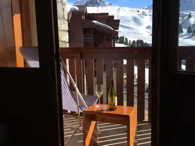 Balcon ou terrasse dans l'établissement Appartement cosy proche pistes, animaux admis, balcon - FR-1-181-2220