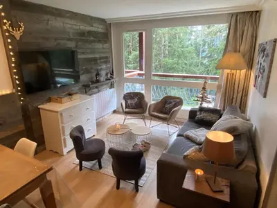 Télévision ou salle de divertissement dans l'établissement Appartement rénové au calme avec balcon et parking - FR-1-346-307