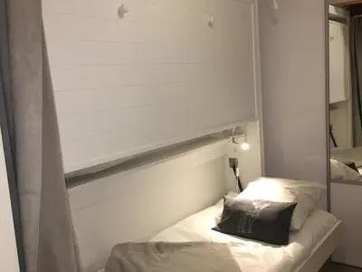 Un ou plusieurs lits dans un hébergement de l'établissement Appartement rénové au calme avec balcon et parking - FR-1-346-307