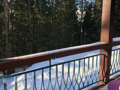 Balcon ou terrasse dans l'établissement Appartement rénové au calme avec balcon et parking - FR-1-346-307