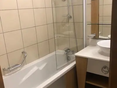Salle de bains dans l'établissement Appartement de standing avec balcon, skis aux pieds - FR-1-346-318