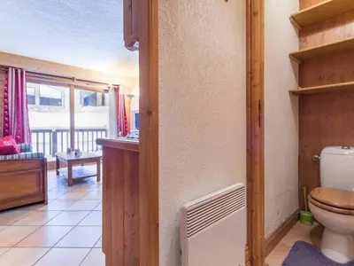 Salle de bains dans l'établissement Appartement calme 6 pers, skis aux pieds, WiFi - FR-1-346-330