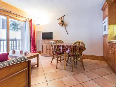 Télévision ou salle de divertissement dans l'établissement Appartement calme 6 pers, skis aux pieds, WiFi - FR-1-346-330
