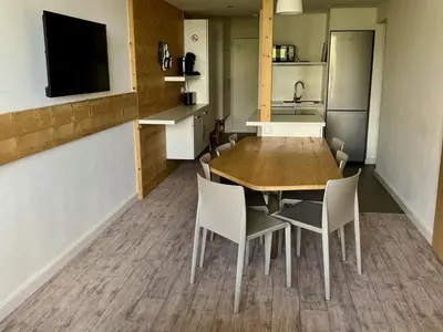 Cuisine ou kitchenette dans l'établissement Appartement chaleureux 3 pièces, 6/7 pers, WiFi, proche station - FR-1-346-325
