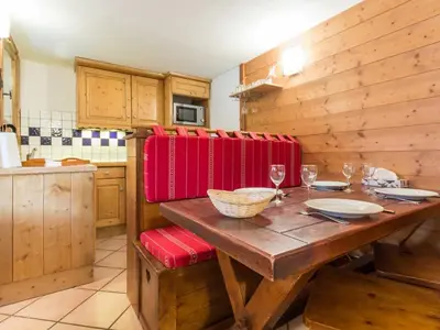 Cuisine ou kitchenette dans l'établissement Appartement 3 pièces avec balcon, skis aux pieds - FR-1-346-348