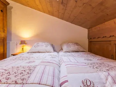 Un ou plusieurs lits dans un hébergement de l'établissement Appartement 3 pièces avec balcon, skis aux pieds - FR-1-346-348