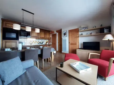 Cuisine ou kitchenette dans l'établissement Appartement 3 pièces calme avec balcon, accès piscine inclus, parking, non fumeur - FR-1-346-336