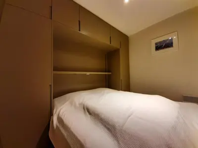 Un ou plusieurs lits dans un hébergement de l'établissement Appartement 3 pièces calme avec balcon, accès piscine inclus, parking, non fumeur - FR-1-346-336