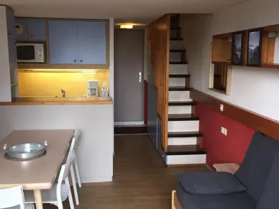 Cuisine ou kitchenette dans l'établissement Confortable duplex, ski aux pieds, balcon sud-ouest - FR-1-346-380