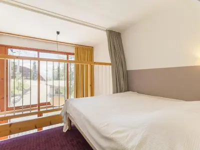 Un ou plusieurs lits dans un hébergement de l'établissement Confortable duplex, ski aux pieds, balcon sud-ouest - FR-1-346-380