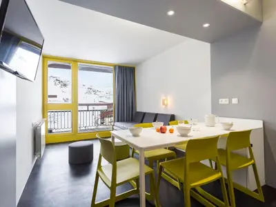 Coin salon dans l'établissement Studio rénové, accès direct pistes, calme - FR-1-346-372