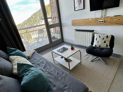 Coin salon dans l'établissement Studio rénové proche centre, balcon, 5 couchages, WIFI inclus - FR-1-346-378