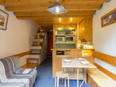 Cuisine ou kitchenette dans l'établissement Duplex confortable proche des pistes avec balcon - FR-1-346-401