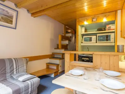 Cuisine ou kitchenette dans l'établissement Duplex confortable proche des pistes avec balcon - FR-1-346-401