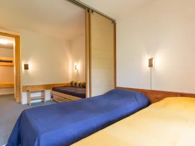 Un ou plusieurs lits dans un hébergement de l'établissement Duplex ski aux pieds avec balcon, 6 pers. - FR-1-346-405