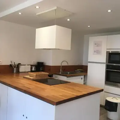Appartement spacieux 4 pièces au centre station avec balcon pour 8 personnes - FR-1-346-400