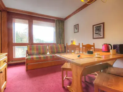 Coin salon dans l'établissement Appartement calme avec balcon et Wi-Fi inclus - FR-1-346-418
