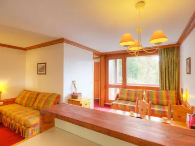 Coin salon dans l'établissement Appartement calme avec balcon et Wi-Fi inclus - FR-1-346-418