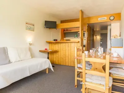 Cuisine ou kitchenette dans l'établissement Studio lumineux 5 pers, ski aux pieds, balcon - FR-1-346-425