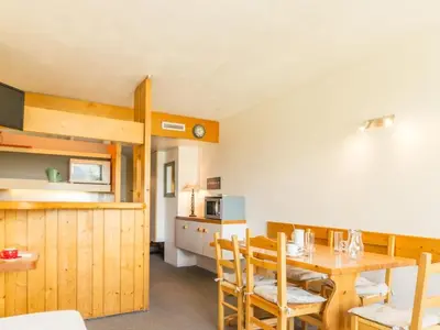 Cuisine ou kitchenette dans l'établissement Studio lumineux 5 pers, ski aux pieds, balcon - FR-1-346-425