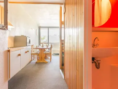 Cuisine ou kitchenette dans l'établissement Studio lumineux 5 pers, ski aux pieds, balcon - FR-1-346-425