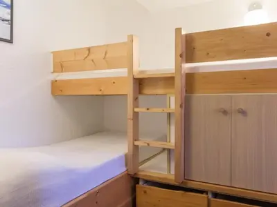 Un ou plusieurs lits dans un hébergement de l'établissement Duplex rénové proche pistes avec balcon - FR-1-346-424