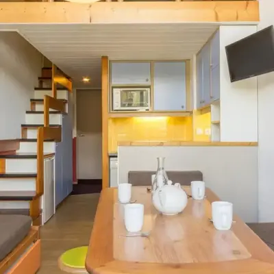 Duplex rénové proche pistes avec balcon - FR-1-346-424