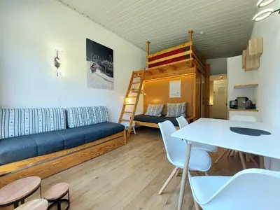 Coin salon dans l'établissement Studio en station avec balcon et WIFI gratuit - FR-1-346-434