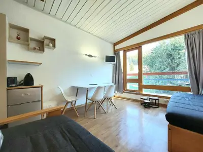 Coin salon dans l'établissement Studio en station avec balcon et WIFI gratuit - FR-1-346-434