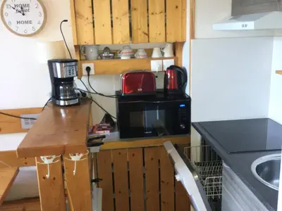 Cuisine ou kitchenette dans l'établissement Studio mezzanine pour 6 pers. proche pistes avec balcon et Wifi - FR-1-346-413