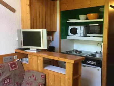 Cuisine ou kitchenette dans l'établissement Appartement duplex calme 5 pers. proche pistes avec balcon - FR-1-346-430