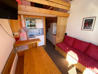 Coin salon dans l'établissement Studio cosy à Les Arcs 1800, ski aux pieds, 4 pers. - FR-1-346-459