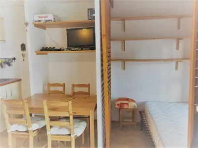 Coin salon dans l'établissement Appartement 4 pers. Avec balcon au calme - FR-1-346-460