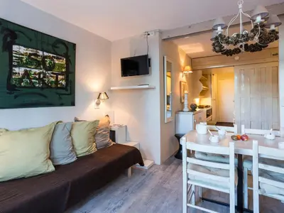 Coin salon dans l'établissement Studio rénové 4 pers, ski aux pieds, balcon - FR-1-346-464